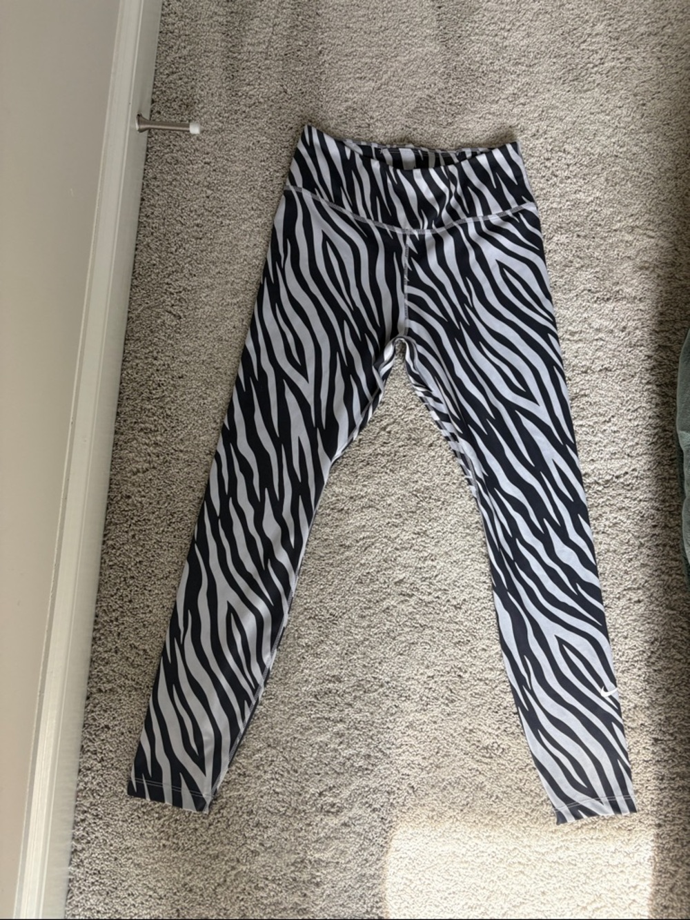 Nike dry fit medium women’s work out tights.